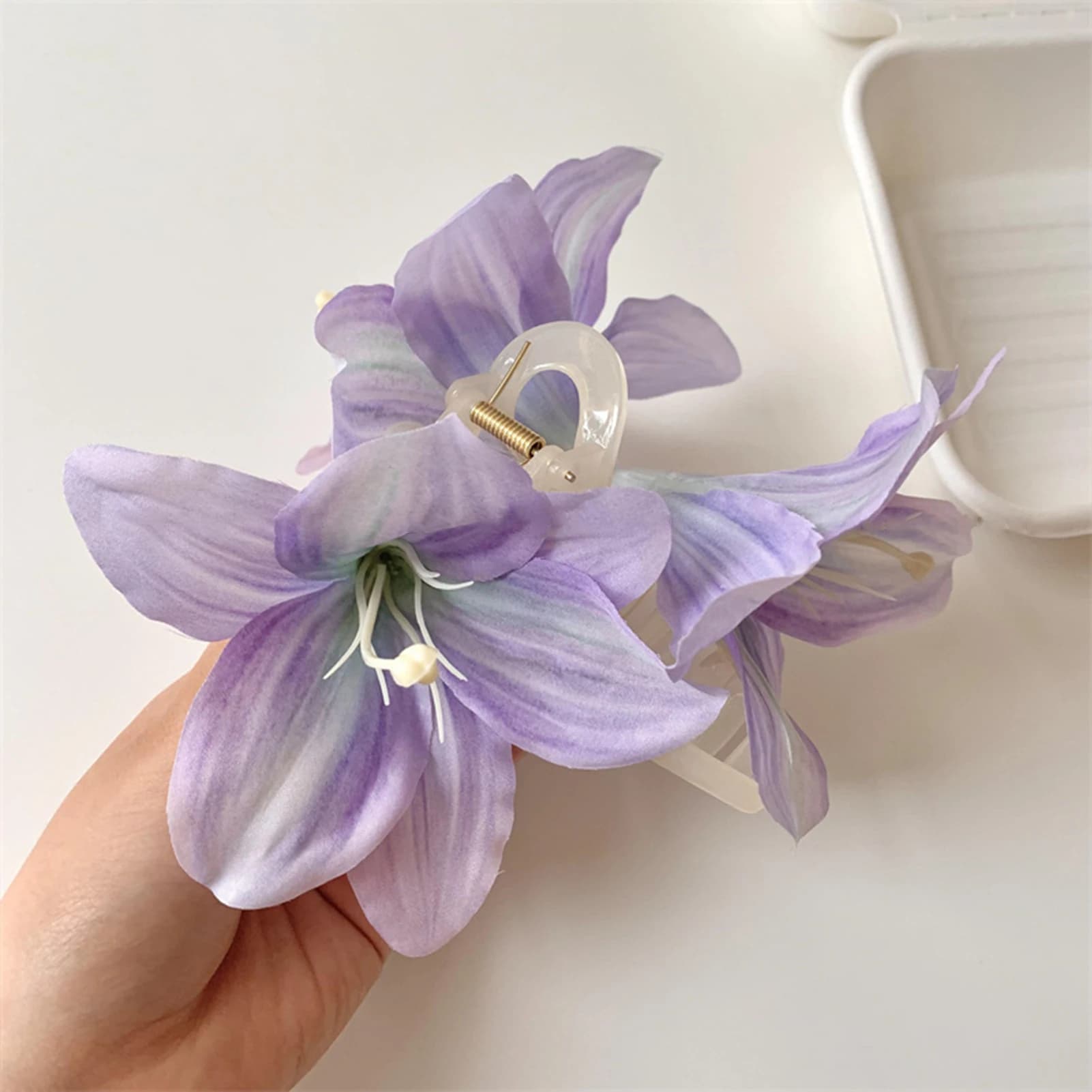 Fermaglio per capelli a forma di fiore di giglio, leggero e colorato, per l'estate, la primavera, le vacanze e la spiaggia