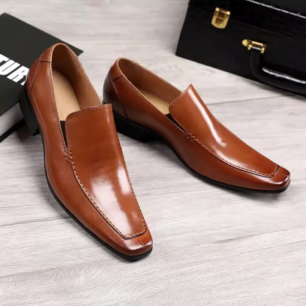 Men's pointed leather shoes in Japanese style, men's moccasins with thick, elegant, square toe, slip-on, solid color, formal leather shoes.