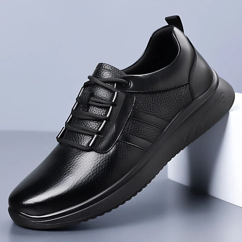 Scarpe da uomo in pelle con suole morbide, comode e leggere, adatte per il pendolarismo quotidiano, traspiranti e comode per il tempo libero.