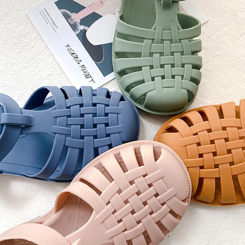 Non-slip Roman Sandals Breathable Beach Shoes New Girls Summer Sandals Baby Girls Cave Hole Cute Princess Candy Shoes Kid