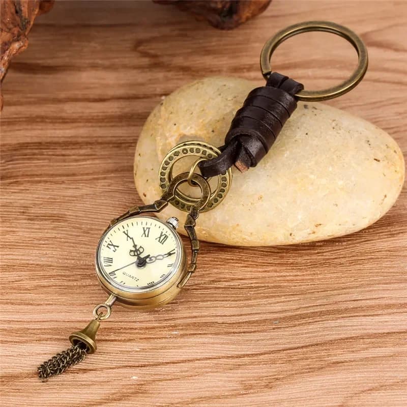 Orologio da tasca analogico al quarzo con ciondolo da donna a forma di palla rotonda antica, orologio con numero romano con portachiavi, corda da collezione