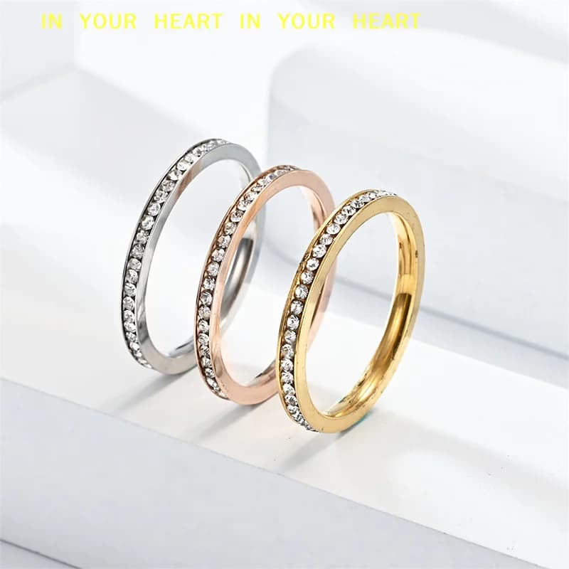 Simple and beautiful fashion rings with inlaid diamonds, polished stainless steel rings for women and men, light luxury rings for couples