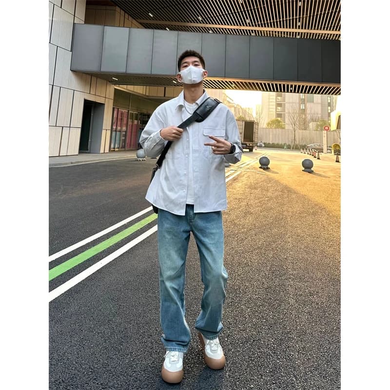 Jeans a gamba dritta azzurro chiaro da uomo, primavera autunno 2024, nuovi pantaloni slim fit da adolescente in stile americano, casual e alla moda.