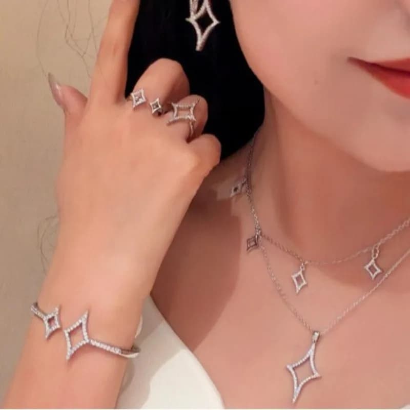 Set di Gioielli Cold Wind con Anello Aperto, Bracciale e Collana con Zirconi e Luce Stellare, Design di Lusso di Alta Gamma, Accessori per Donne e Spose