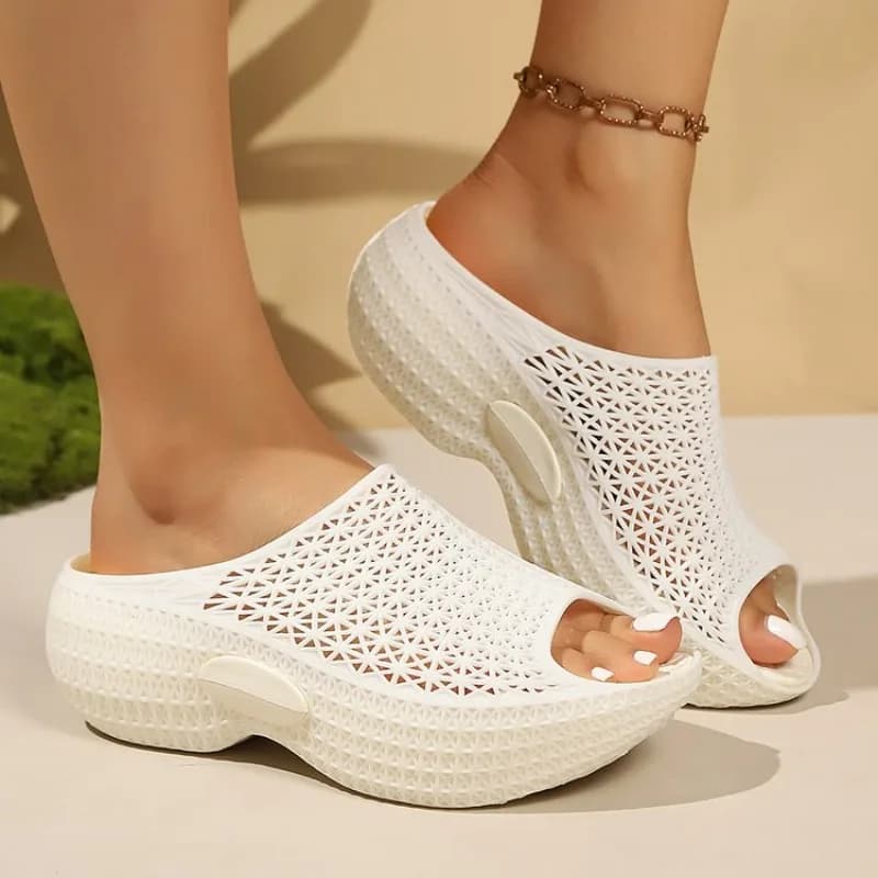 Women's summer slippers 2026 new, perforated, breathable, anti-slip, for outdoors, with heel, for home and bathroom