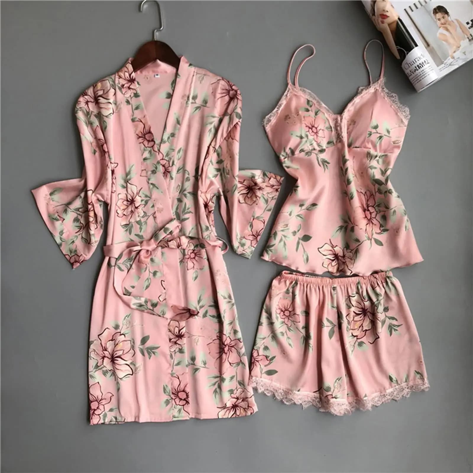 Indumenti da notte stampati da donna Set da cinque pezzi in pizzo ampio e confortevole Canotta senza maniche Camicia da notte Abbigliamento per la casa Accappatoio