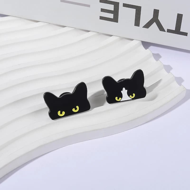 Cartoon Cute Black Peeping Cat Enamel Pins Custom Big Eyes Sneaky Cat Brooches Backpack Lapel Badge Funny Jewelry Gifts Friends