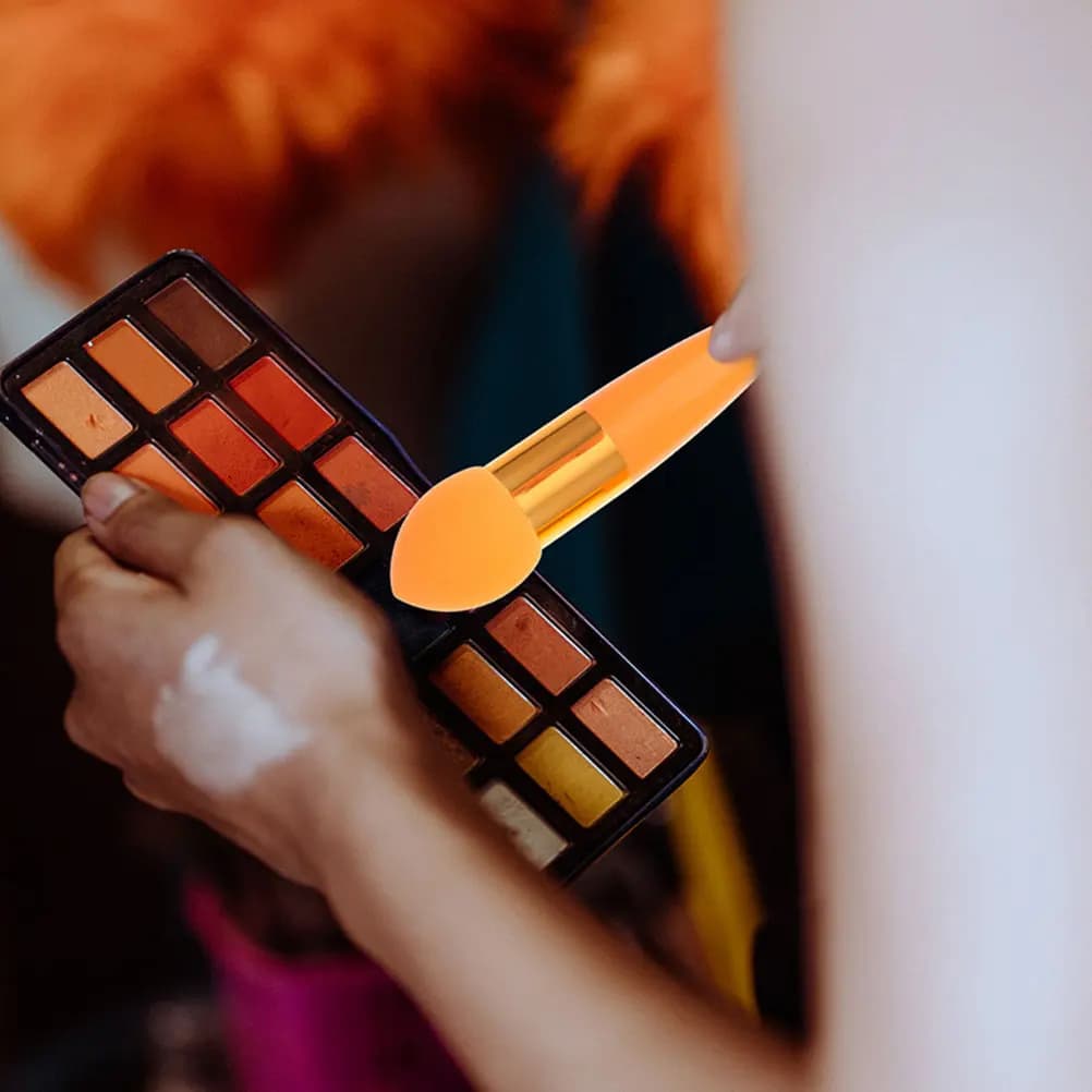 Set di 6 Pennelli Spugna per Trucco, Strumenti Portatili per Uso Asciutto e Bagnato, Spugne Multifunzionali per Fondotinta, Correttore e Blush
