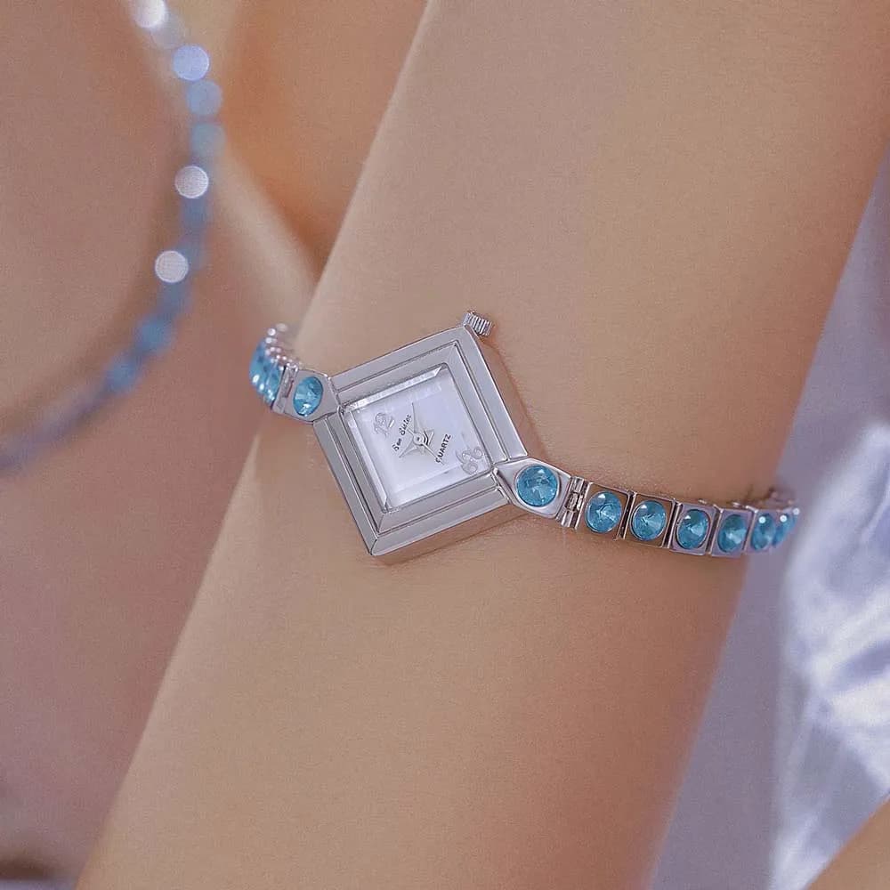 Stylish Women's Watch Wrist Watch With Blue Strap Simple Quality Wrist Watch With Square Dial Quartz Watches Fashionable Women's Watches NEW