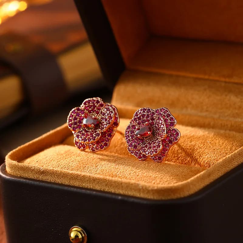 Orecchini a lobo con mini anelli in zircone a forma di fiore, orecchini da donna versatili ed eleganti di alta gamma, ornamento per l'orecchio a forma di fiore