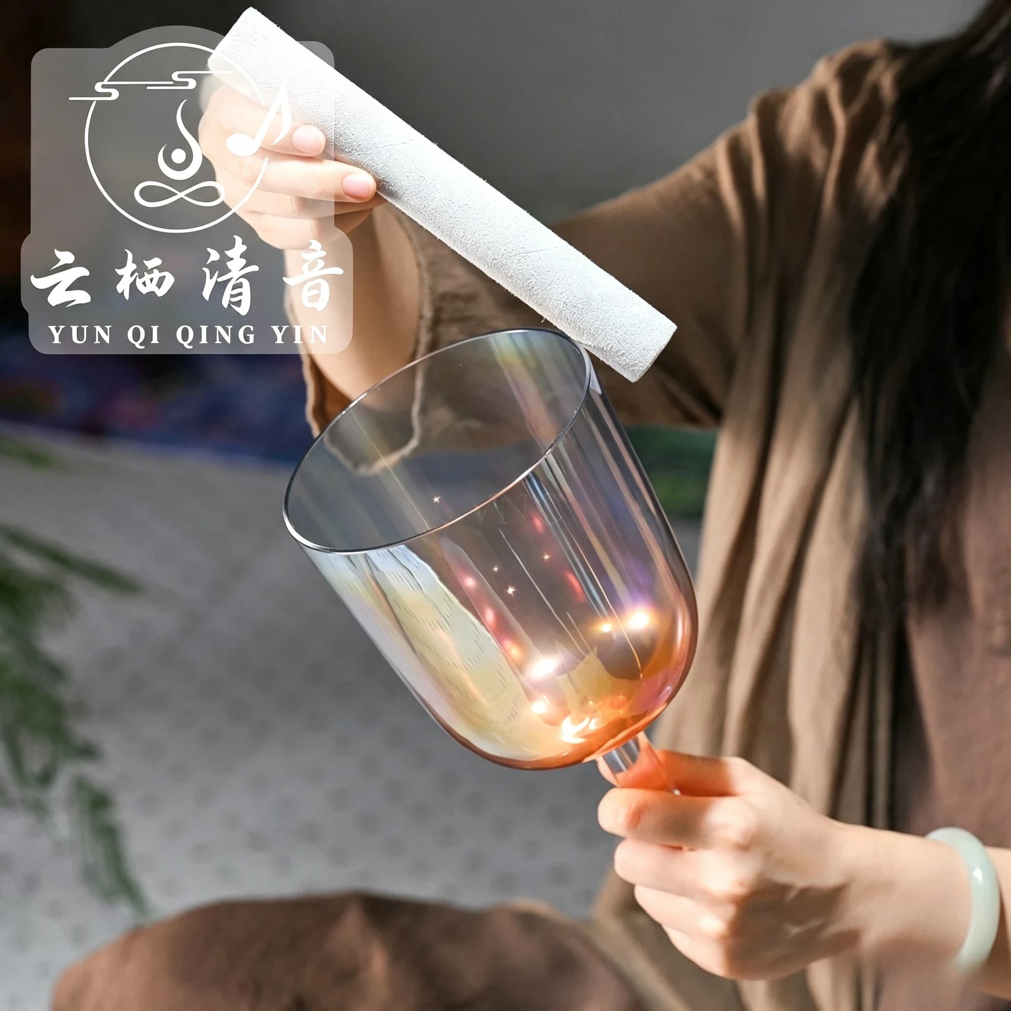 YUN QI QING YIN Chakra Tuned Hollow Crystal Singing Bowl 7 Inch Chromatic Haze Handheld Design Vibration Sound Healing Yoga Meditation Kit With Carry Bag & Mallet