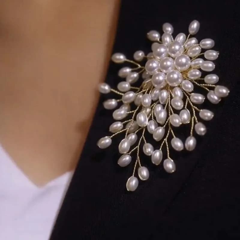 Creative Pearl Tassel Flower Brooch Women's Alloy Corsage Pin Fashion Versatile Clothes Backpack Scarf Accessories Brooch