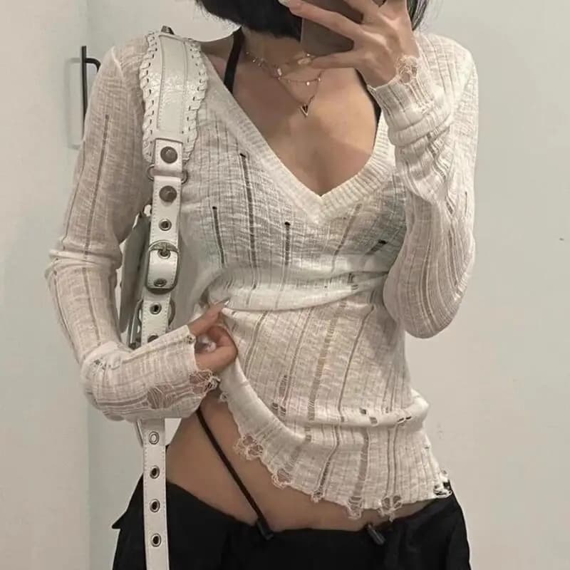 T-shirt personalizzata a maniche lunghe con scollo a V scavata per ragazza piccante per il nuovo stile primaverile ed estivo con top sottili e sexy con fori