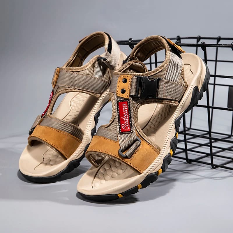 Summer Men's Outdoor Slippers, Fashionable Sandals, Casual Open-Toe Sandals, Beach Shoes, Hollow-Out Men's Shoes, Large Size with Adjustable Velcro Straps