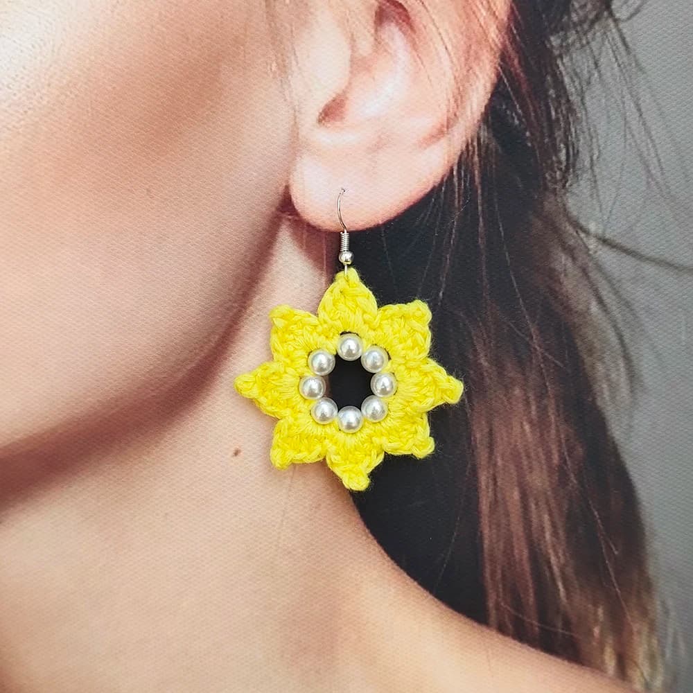 Orecchini di girasole di perle per donne Accessori pendenti di fiori di moda all'uncinetto Boho Girls Party Holiday Jewelry