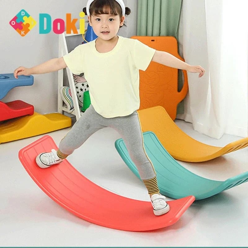 Giocattolo altalena per equilibrio per bambini Tavola oscillante curva per interni Tavola doppia per yoga all'aperto Giochi giocattolo all'aperto per bambini