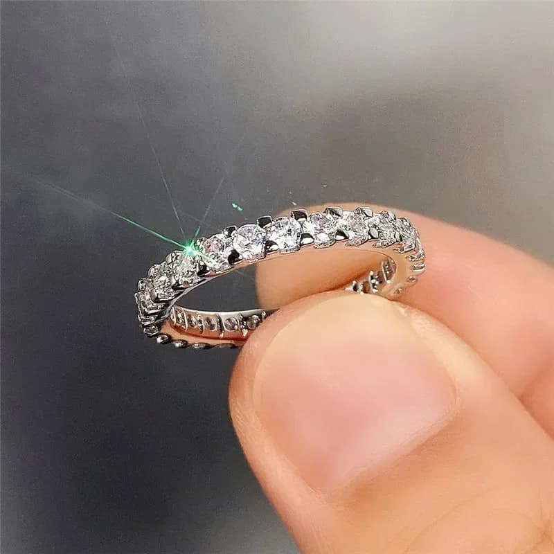 Anello da Donna 2026 Nuovo con Zirconi a Cerchio Completo Effetto Cielo Stellato, Abbinato a Accessori di Gioielleria di Lusso Scintillanti alla Moda