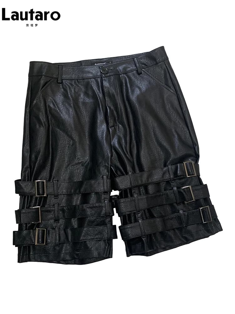 Nerazzurri Estate Autunno Pantaloncini in ecopelle nera per uomo con molte cinture Pantaloni corti dritti a vita alta da uomo Emo Clothes 2025