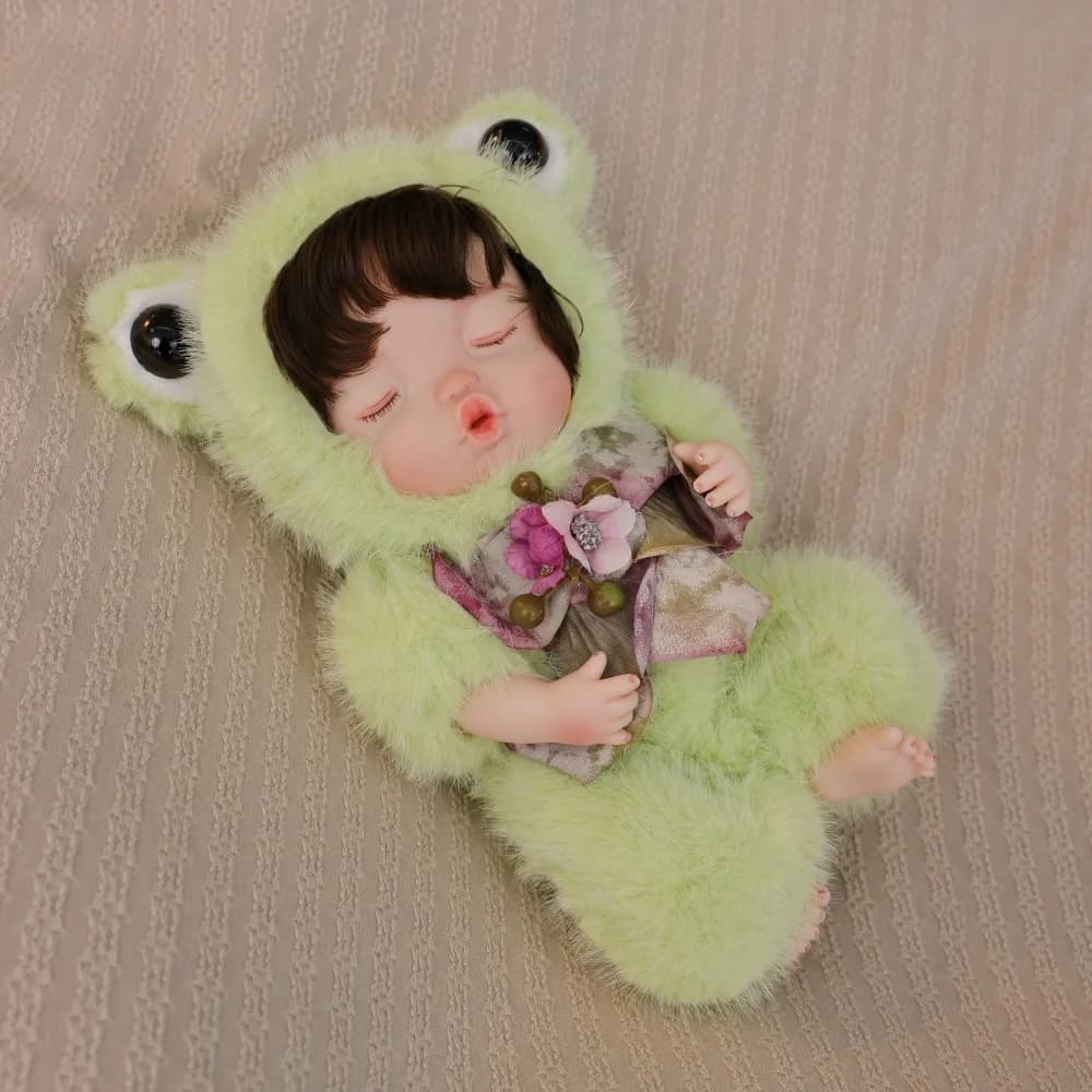 10 pollici finito Reborn Baby Doll Full Kawaii Vinyl Girl originale verde rana cappello realistica pelle 3D Reborn per bambini giocattoli di Natale