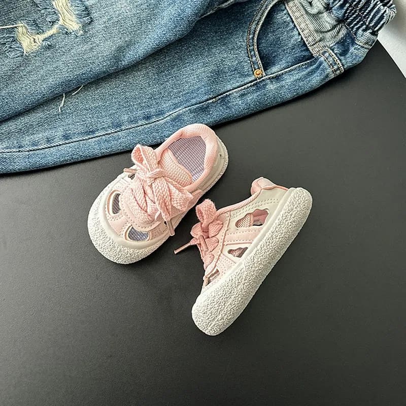 Scarpe da corsa per bambini con lacci, scarpe casual per neonati in mesh traspirante, nuove scarpe da passeggio alla moda 2026 per bambini, fondo morbido e versatile