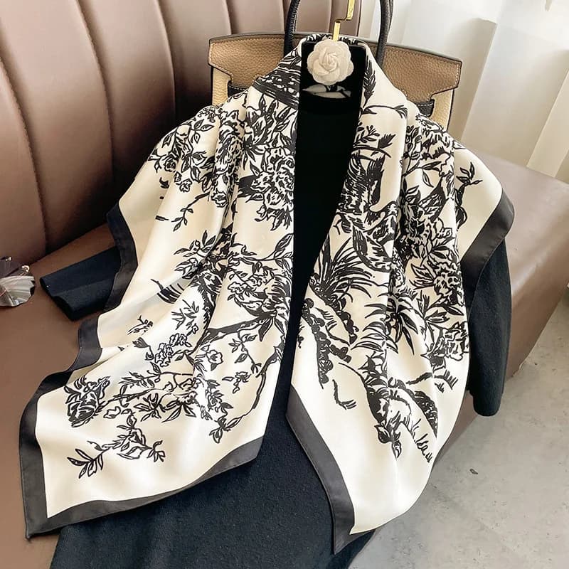 Sciarpa da donna animale di marca di lusso sciarpa quadrata in seta JunglePrint Design hijab sciarpe da collo femminili avvolgere la fascia per capelli Bandana