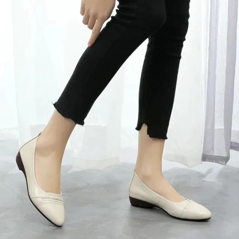 2025 Scarpe da donna Casual in vera pelle Primavera con suola morbida Scarpe da madre leggere di grandi dimensioni 33-43 Scarpe basse da donna
