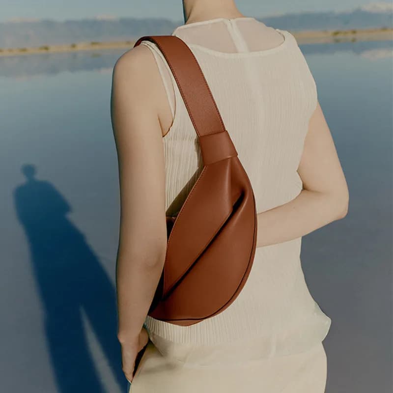 2025 New Fashionable Horn Bag large capacity pillow shaped personalized niche travel smooth cowhide crossbody bag