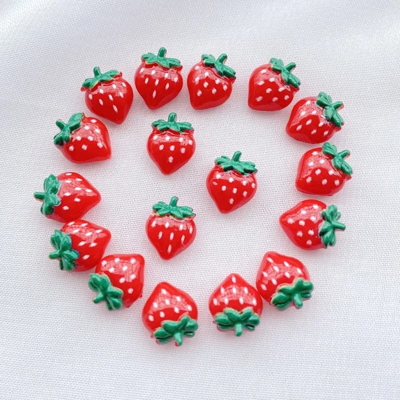 50 pezzi nuovi simpatici mini fragole rosse in resina serie parti per manicure con retro piatto abbellimenti per accessori per fiocchi per capelli