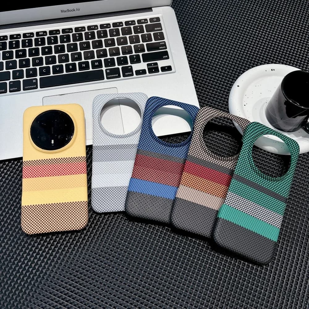 Nuova custodia magnetica per telefono in fibra di carbonio senza cornice ForMagsafe per Honor Magic 8 Pro con texture a strisce in PC e ricarica wireless.