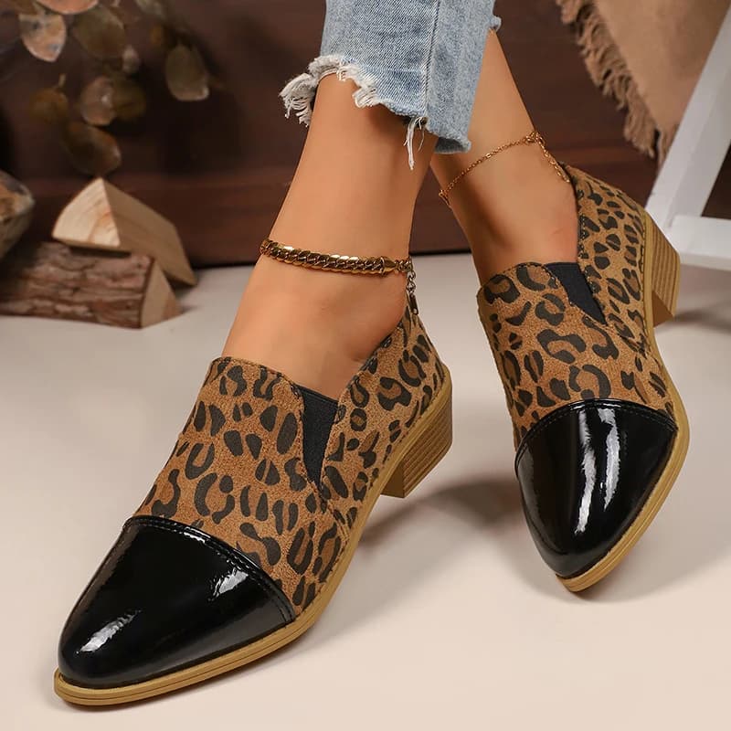 Women's Low Heel Décolleté with Leoped Print Elegant patchwork shoes in fashionable patent leather for comfortable moccasins with pointed tip