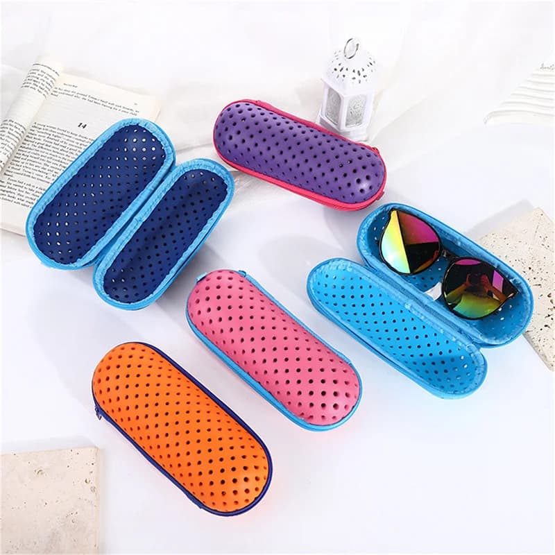 Breathable swim cap bag, EVA protective case with clip for men and women, drainage holes, goggle protection