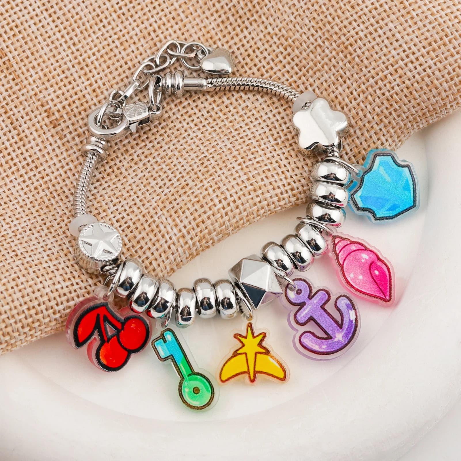 Braccialetto Cartoon Katseye Girl con Conchiglia, Ciliegia, Chiave, Ancora, Elementi Ispirati a Gruppi Idol Femminili, Bracciale Fai da Te per Fan e Cosplay