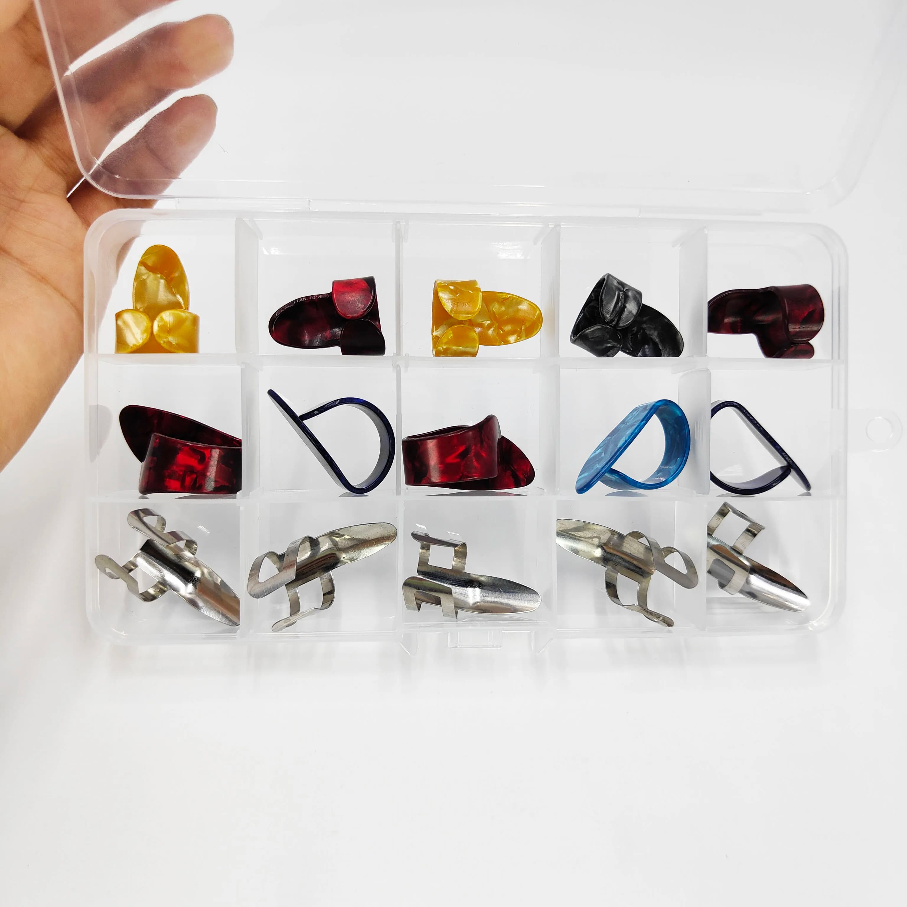 Set di 15 plettri per chitarra in celluloide, diverse misure per dita, protezione per le dita, antiscivolo, per basso/chitarra elettrica, in scatola.