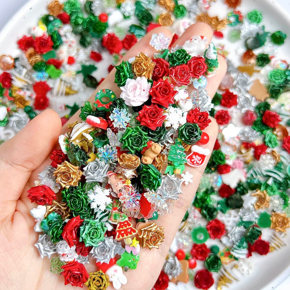 Scatola cieca creativa Serie natalizia Ciondoli per unghie in resina Cartone animato 3D Babbo Natale Pupazzo di neve Cravatta Sfera di cristallo Decorazioni per nail art Fai da te