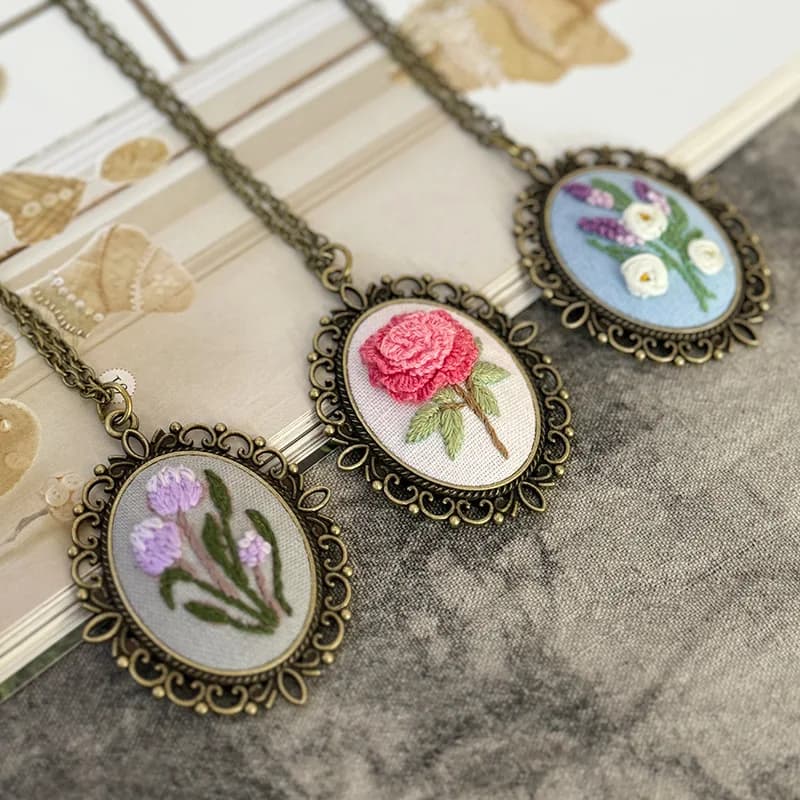 Kit da ricamo per collana fai-da-te per principianti con ciondolo per collana a cerchio Mini forniture per ricamo a punto croce Regalo artigianale per cucito