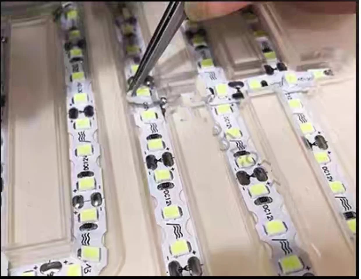 Striscia LED flessibile pieghevole Strisce LED a forma di S 120 LED / metro 6mm per nastro luminoso flessibile pieghevole fai da te Lettera di insegne al neon