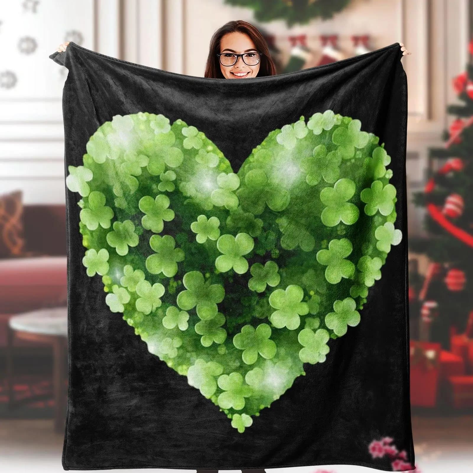 St. Patrick's Day clover hearts Flannel printed blanket suitable for all seasons suitable for living room office sofa and travel