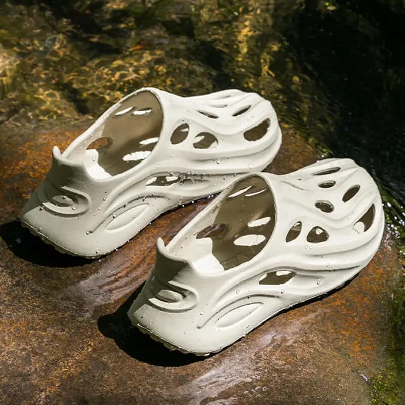 Soft Thick Bottom Non Slip Outdoor Slippers Men Summer 2026 Breathable Hollow Out Clogs Man Waterproof EVA Water Shoes Sneakers