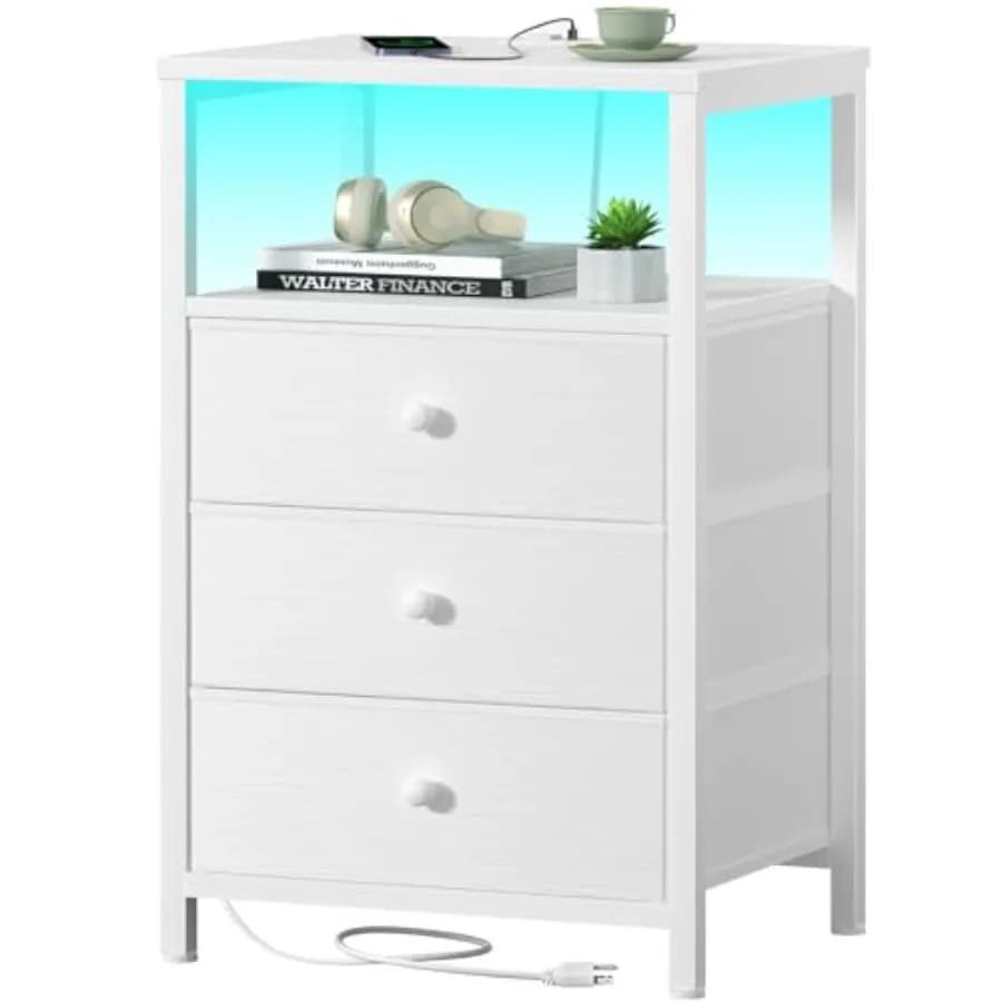 Comodino Bianco con 3 Cassetti in Tessuto, Stazione di Ricarica Integrata con Luce LED, Doppie Porte USB e Prese AC, Design Moderno per Camera da Letto