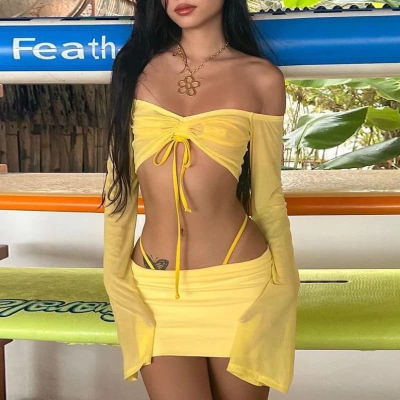 Abito da ragazza sexy caldo femminile con colletto a una parola con coulisse T-shirt ultra corta con cinturino alla moda