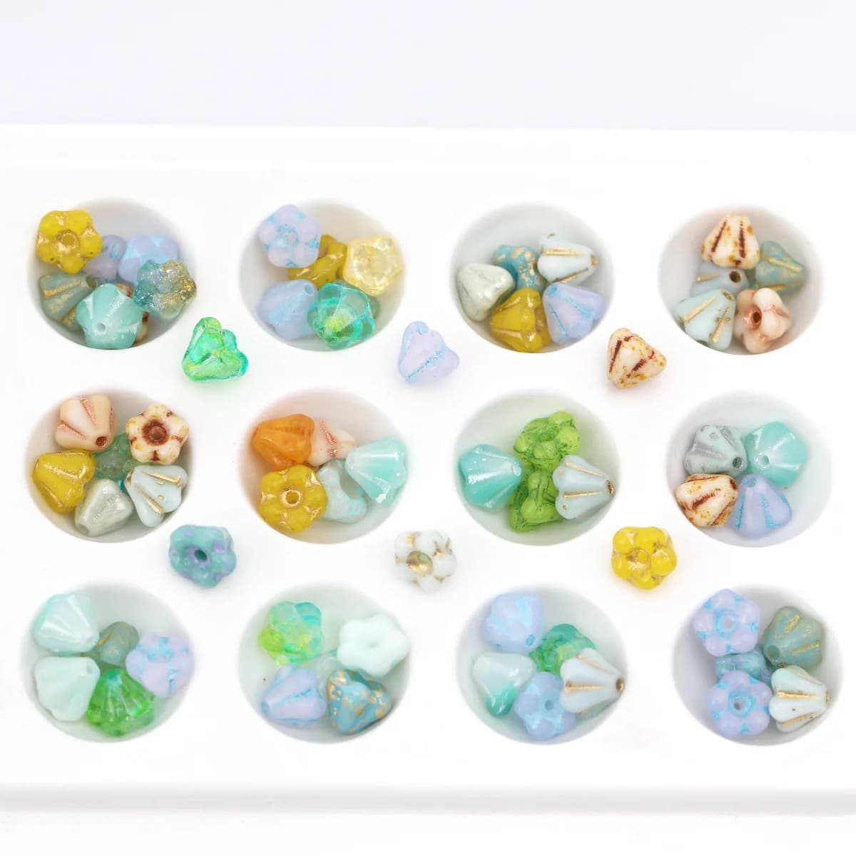 About 20/40pcs Random Color 4*6mm Glass Wind Chime Flower Mini Trumpet Flower Glass Beads, For DIY Jewelry Making Supplies