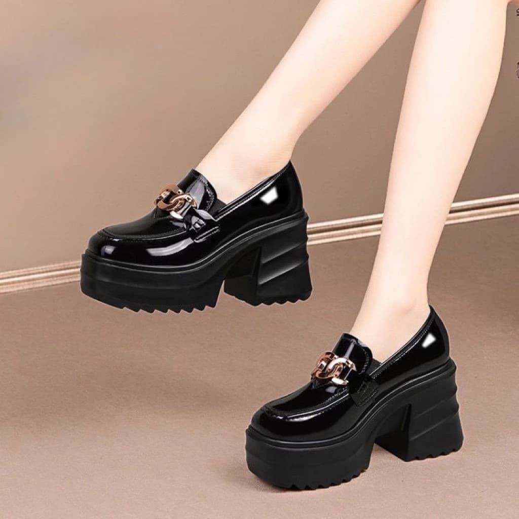 Moccasins with thick heel in real leather Women's shoes with high heel British Style Slip on leather painted with growing height Footwear