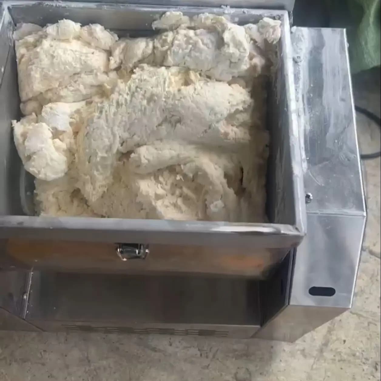 Impastatrice Elettrica Professionale per Farina e Pasta, Macchina Impastatrice a Spirale da 6kg per Preparazione Alimenti e Pane, 220V