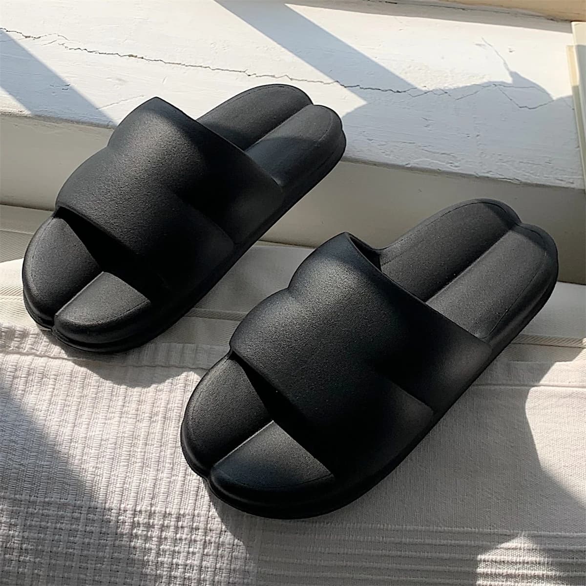 Casual Comfortable Soft Bottom Home Slippers for Women Summer Versatile Fashionable Anti-Slip Student Flat Sandals Thin Strips