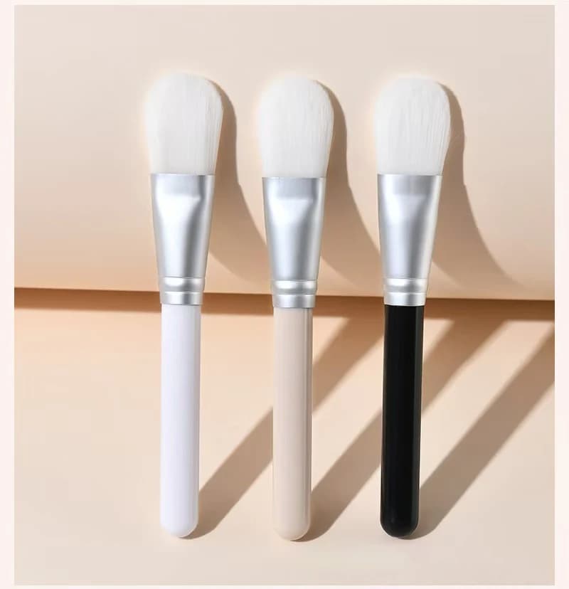 Artificial fiber soft bristles makeup brush, mask brush, foundation brush without scars, soft and not irritating for face