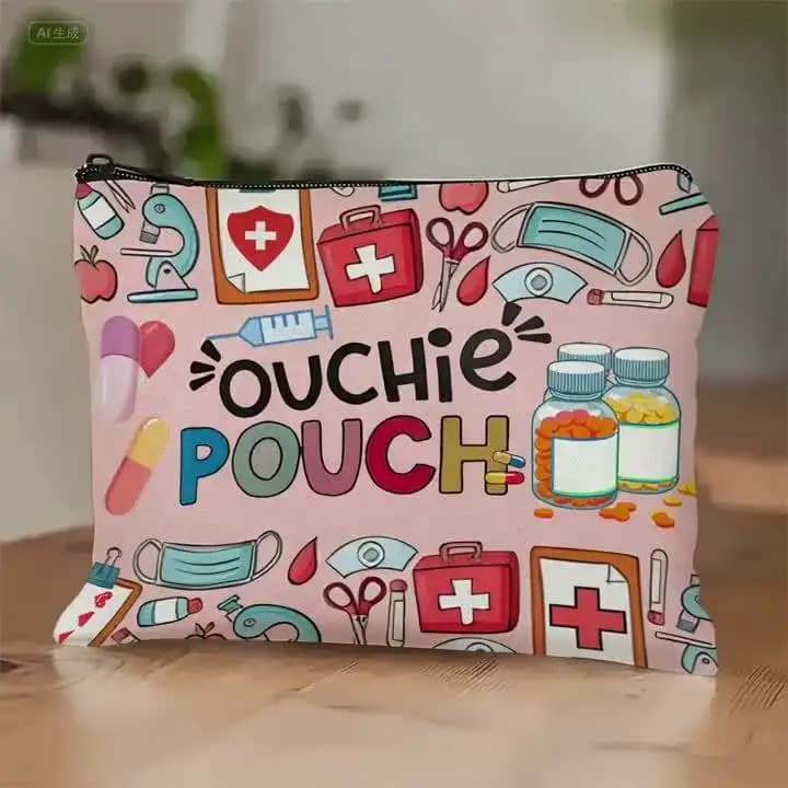 1 borsa per il trucco a tema super carino con tema "Ouchie" - Pochette multifunzionale con cerniera per donna, perfetta borsa da viaggio con cerniera, divertente regalo di compleanno