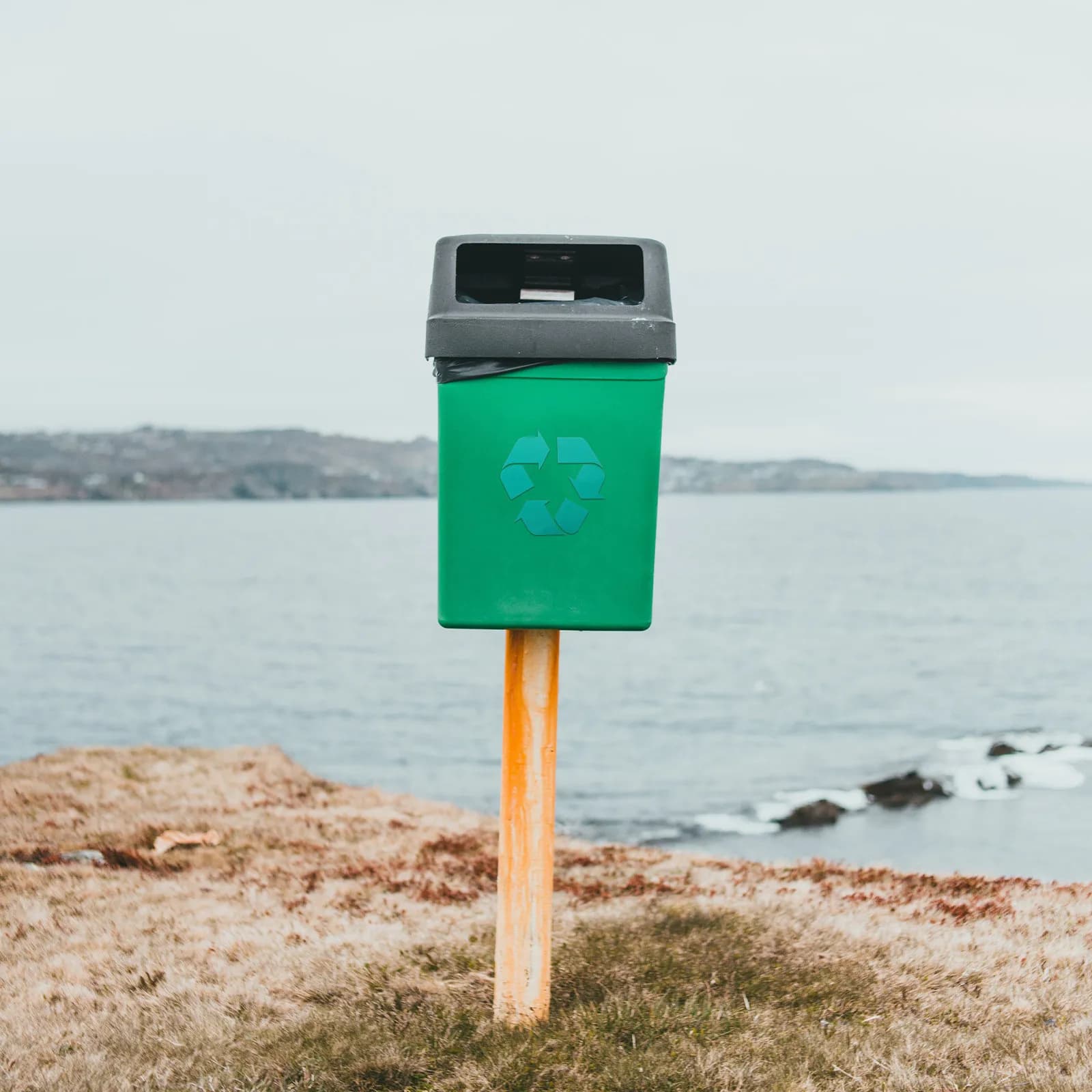 4 Pezzi Adesivi Verdi con Simbolo Riciclo, Etichette Autoadesive Ecologiche per Contenitori di Rifiuti, Bidoni per Riciclo, Vetro, Plastica, Metallo