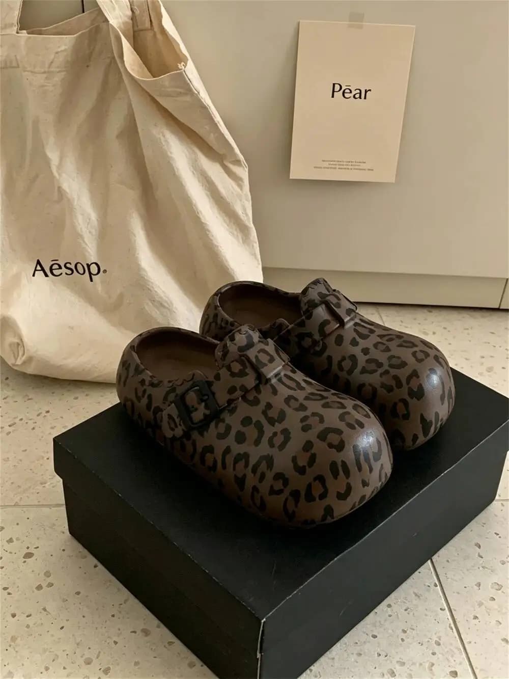 2026 Summer New Leopard Print Closed Toe Slippers Women Arch Support Thick Sole Non Slip Outdoor Fashion Casual Slide Sandals