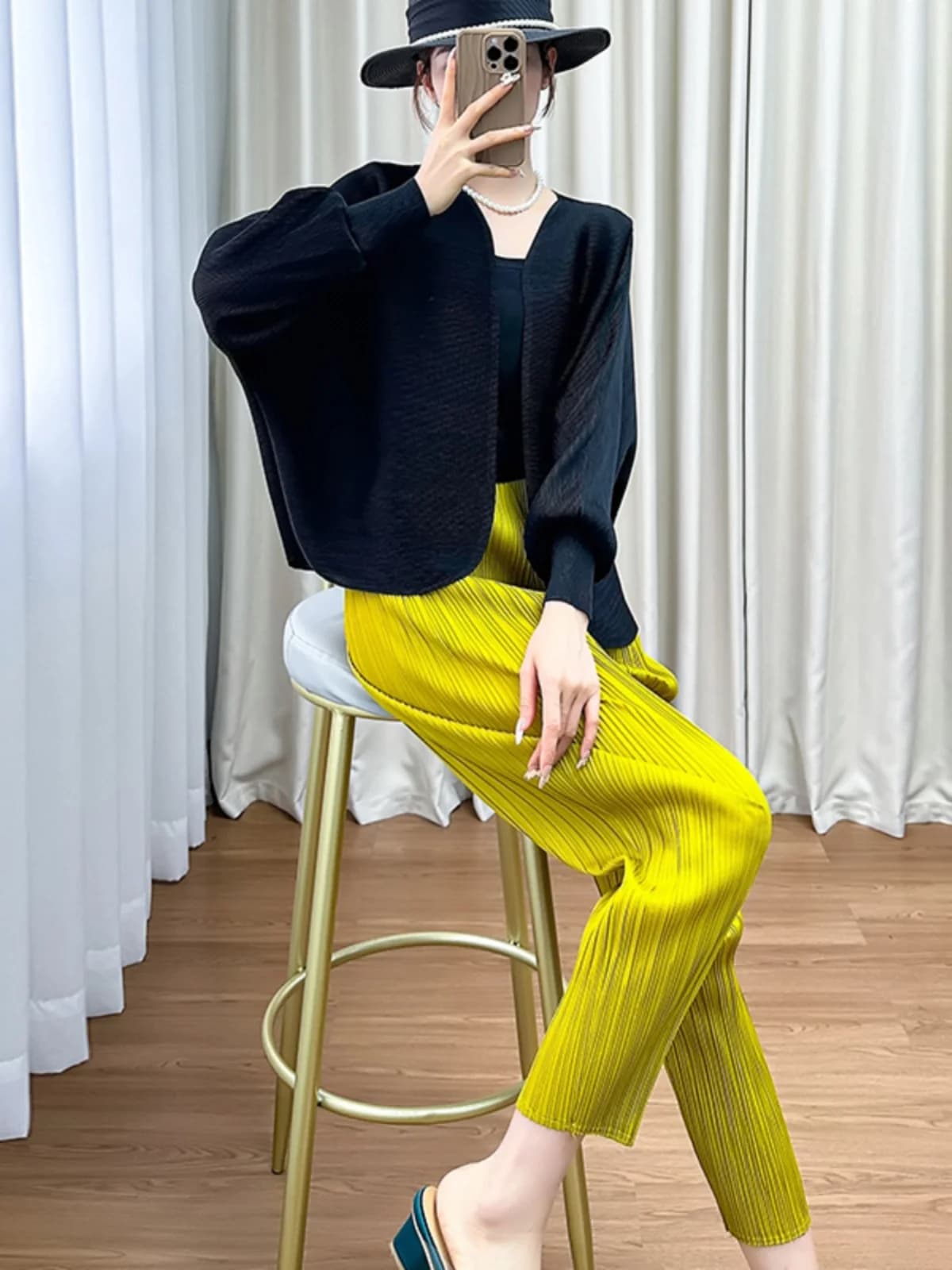Completo Estivo Unisex dal Design Semplice: Giacca Corta a Maniche Lunghe e Pantaloni Stile Cabbage in Fibra di Poliestere, Ideale per il Pendolarismo