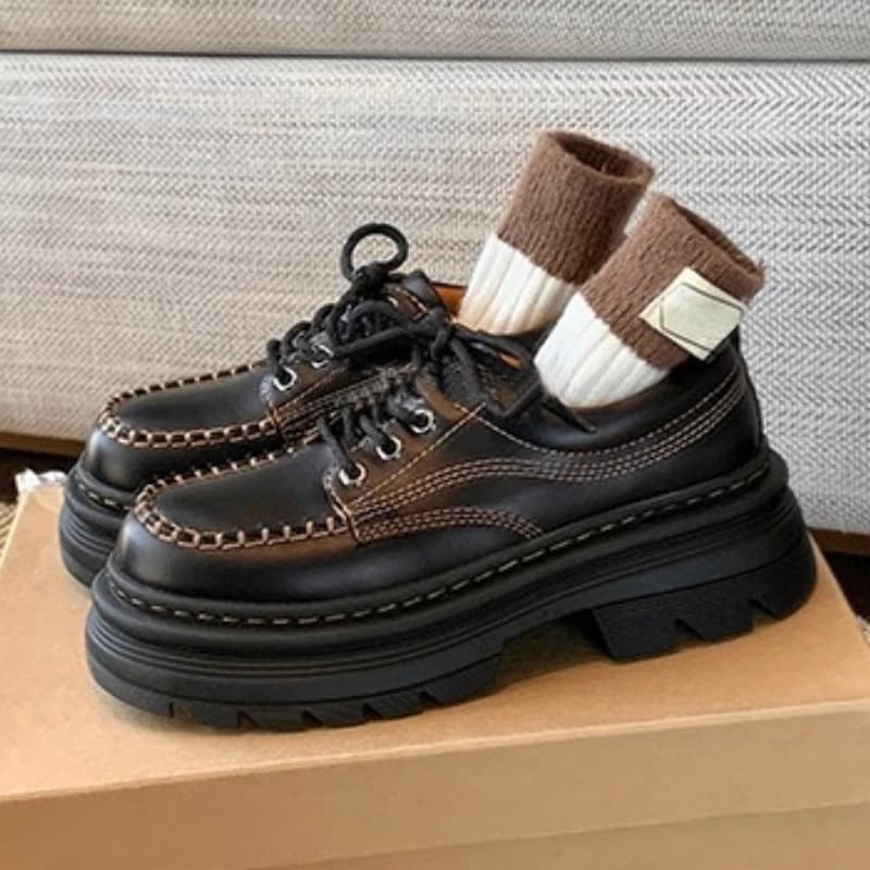 Mocassini con suola spessa in pelle marrone autunnale Donna Scarpe firmate stringate da cucito stile britannico Scarpe comode con plateau da passeggio